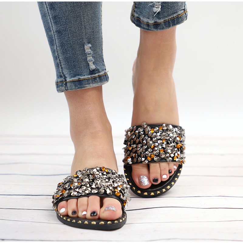 Women Casual Summer Flat Beach Slippers Female Crystal Rivets Slides Slipper Shoes For Girls Fashion Woman Leisure Footwear 2019