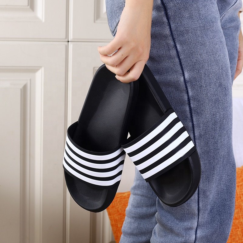 Outdoor indoor Antiskid men slip-on sandals summer beach OEM slippers for mans swimming shoes