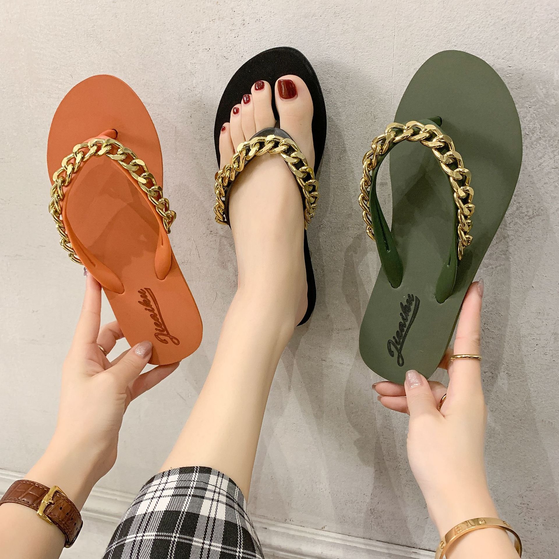 New Outdoor Summer Beach Wholesale Sandals Chain Flip Flops Decoration Luxury Flip Flops Anti Slip Women'S Slippers