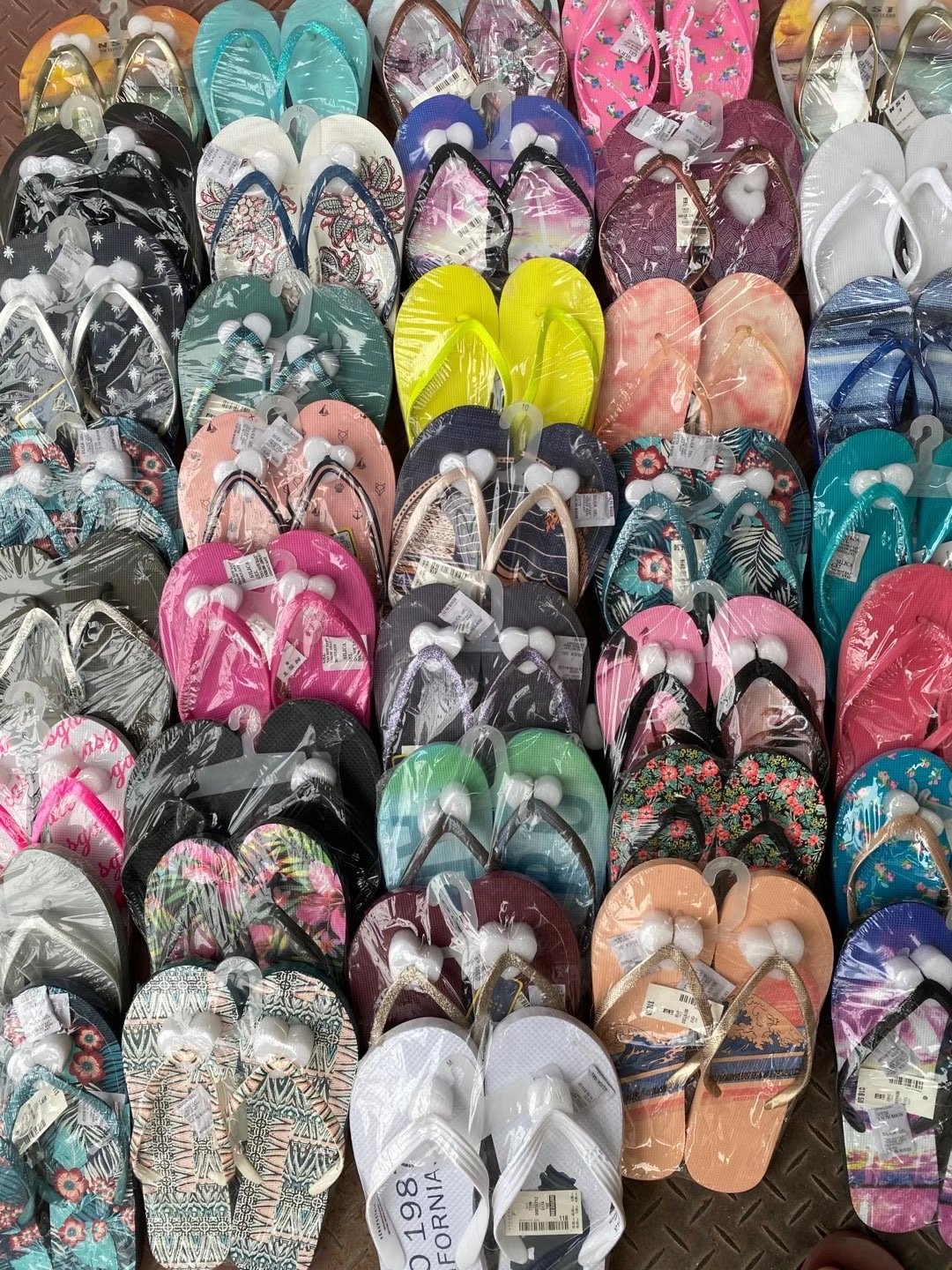 Wholesale Stock Ready Fancy Ladies Summer Beach Slippers With Many Prints Flip Flop Slide Sandal for men/Women