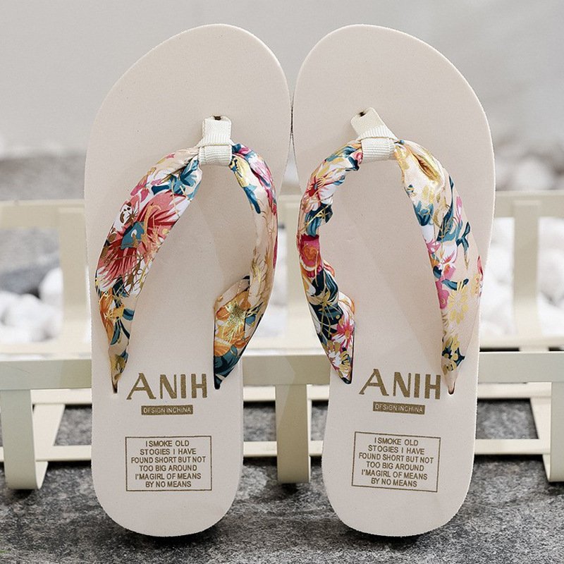 Hot Style Round Head Thick Bottom Floral Strap Waterproof Indoor Outdoor Beach Summer Flip Flops Women's Slippers