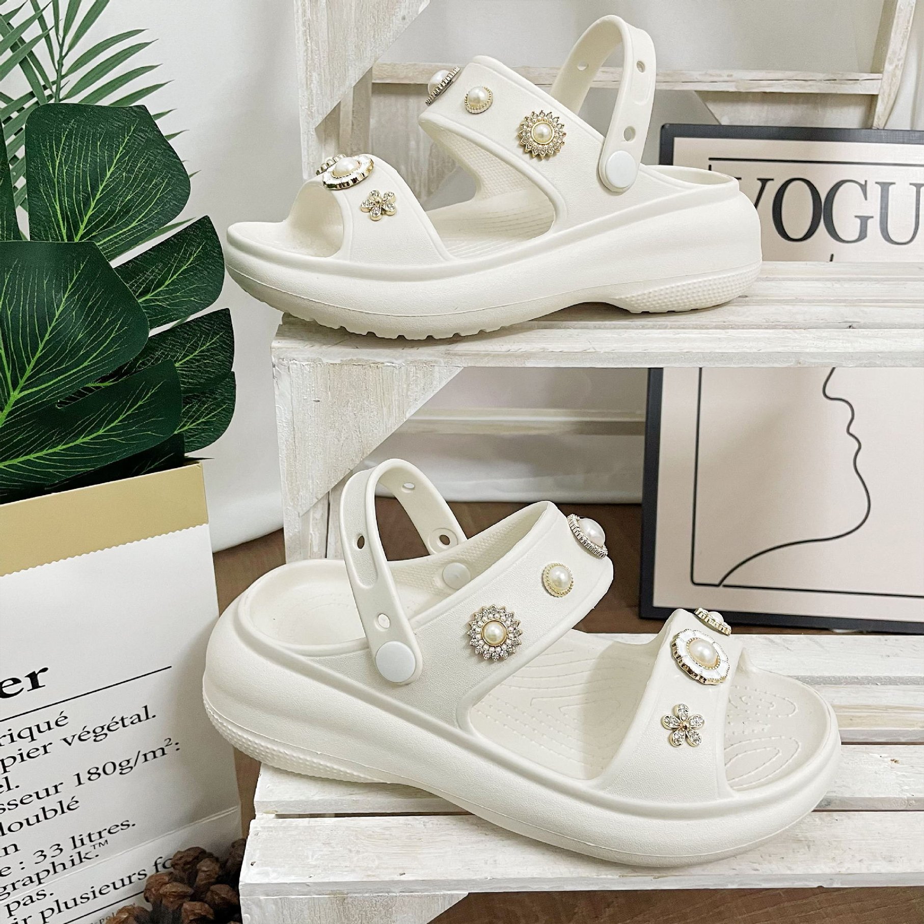 2024 Ladies Loose Tall Platform Garden Shoes Cute Cartoon Beach Slides Slippers Girls High Heels Height Increase Summer Wear