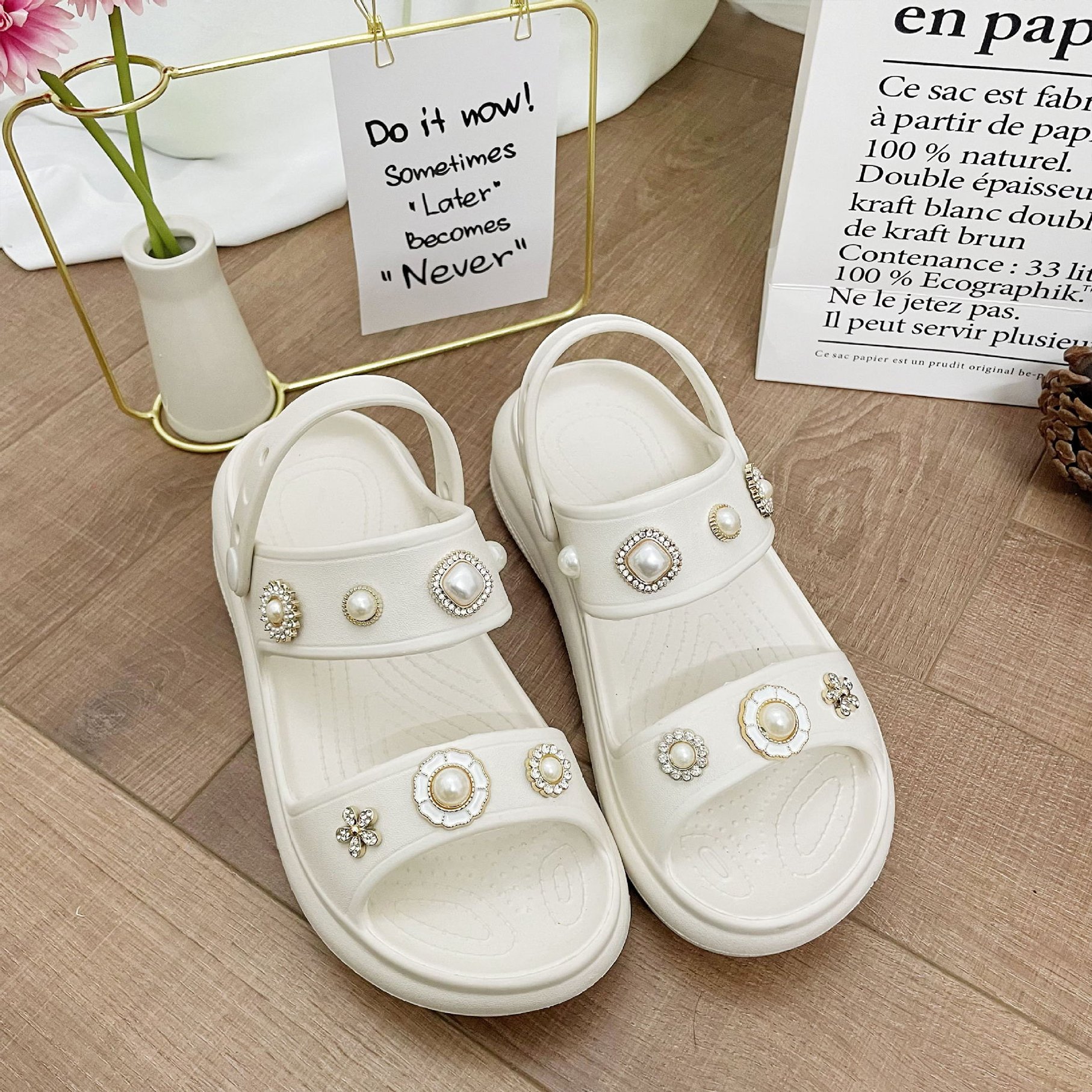 2024 Ladies Loose Tall Platform Garden Shoes Cute Cartoon Beach Slides Slippers Girls High Heels Height Increase Summer Wear