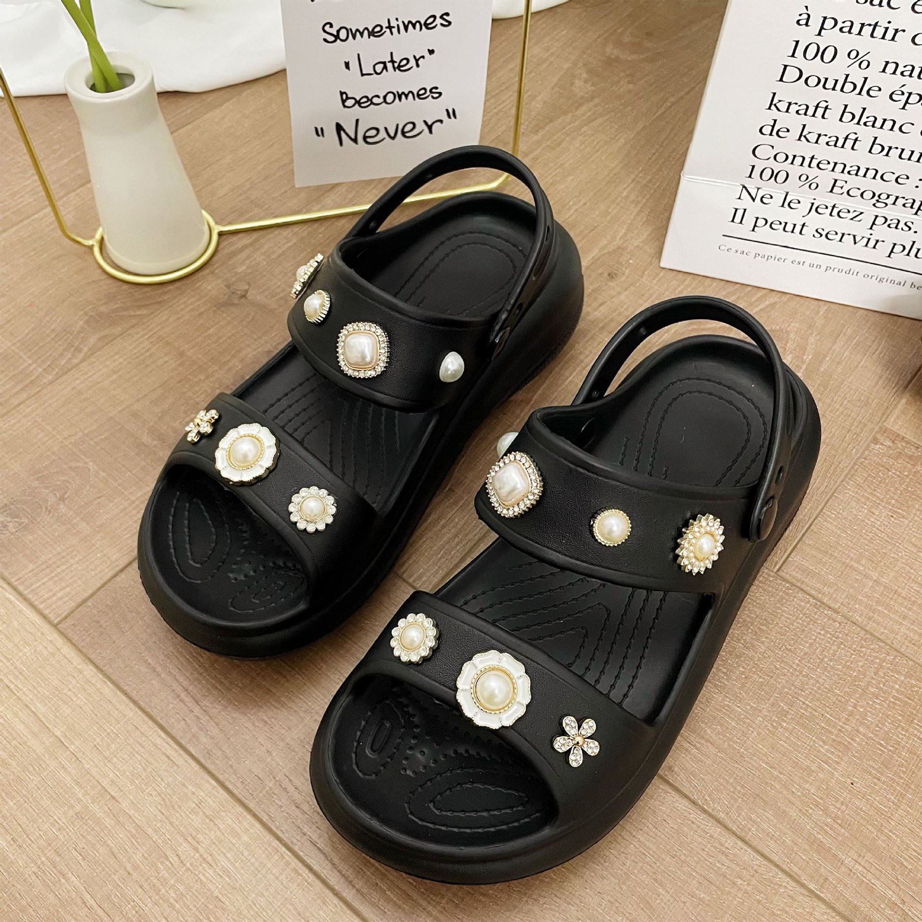 2024 Ladies Loose Tall Platform Garden Shoes Cute Cartoon Beach Slides Slippers Girls High Heels Height Increase Summer Wear