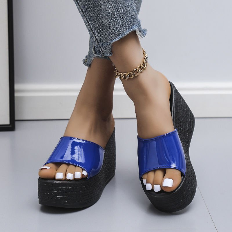 Slippers Big Size Women's Platform Height Increasing Shoes Fashion Sandals Femme 2024 Ladies Beach Chunky Sole Heeled Slippers