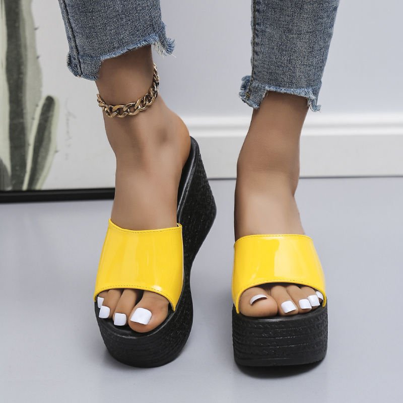 Slippers Big Size Women's Platform Height Increasing Shoes Fashion Sandals Femme 2024 Ladies Beach Chunky Sole Heeled Slippers