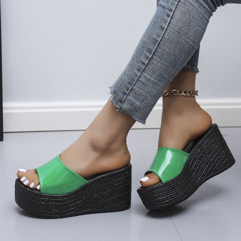 Slippers Big Size Women's Platform Height Increasing Shoes Fashion Sandals Femme 2024 Ladies Beach Chunky Sole Heeled Slippers