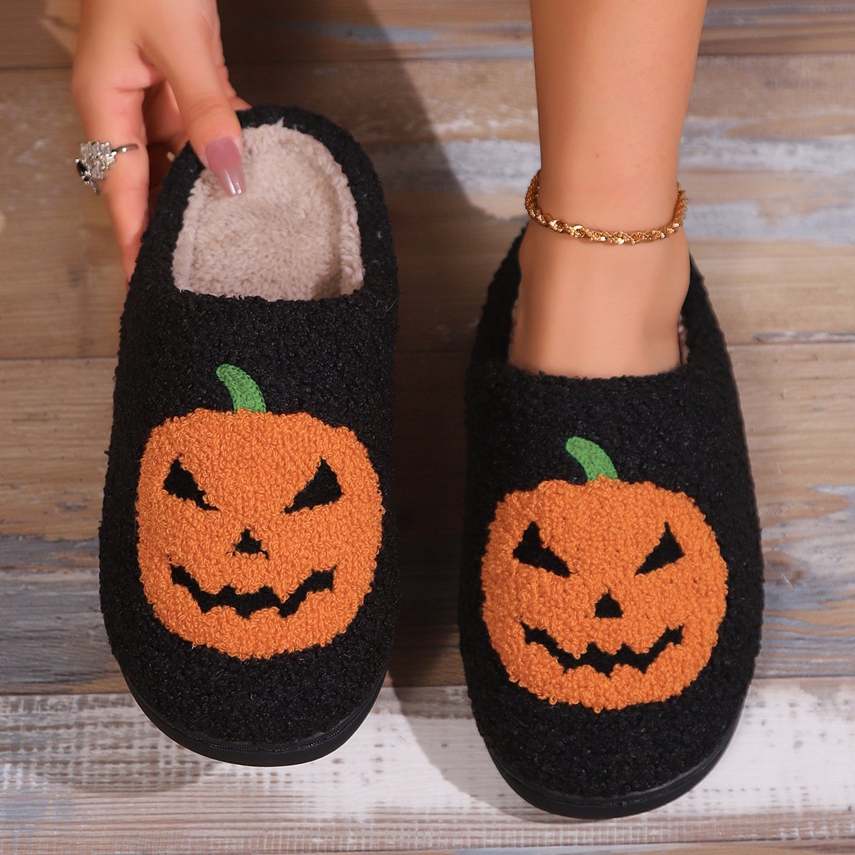 2024 Hot Selling Halloween Autumn and Winter Warm Home Slippers Cute and Personalized Pumpkin Cotton Fashion Slippers Wholesale