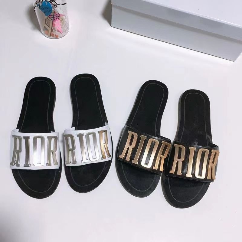 Fashion Round Toe Travel Metal LOGO Custom Wholesale Beach Genuine Leather Flat Slides Slippers Sandals for women and ladies