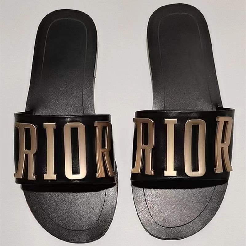 Fashion Round Toe Travel Metal LOGO Custom Wholesale Beach Genuine Leather Flat Slides Slippers Sandals for women and ladies