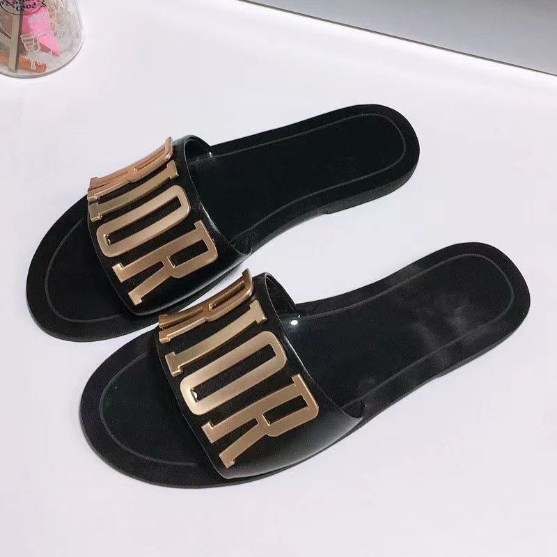 Fashion Round Toe Travel Metal LOGO Custom Wholesale Beach Genuine Leather Flat Slides Slippers Sandals for women and ladies