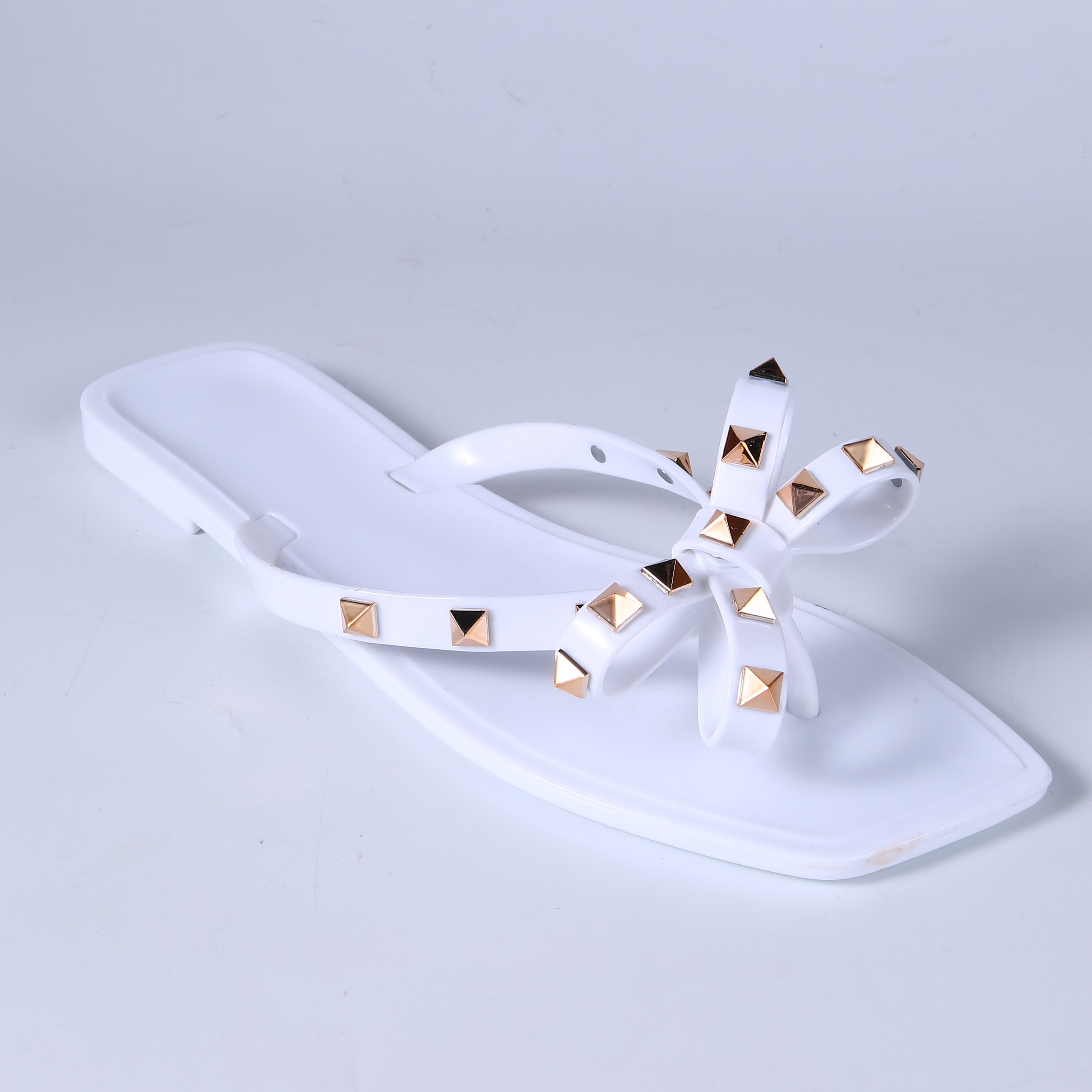 2024 New Arrival Ladies Jelly Sandals With Rivet Bow Flat Slipper Sandals Light Slide Slippers Custom Logo
