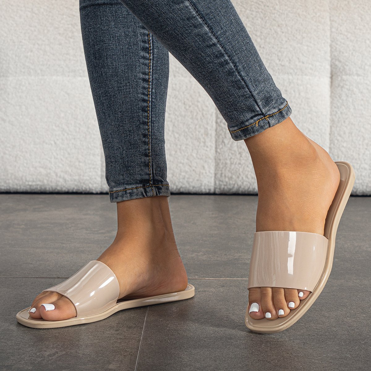 Jelly Slipper Manufacturer OEM ODM Crystal Jelly Shoes Slides Ladies Slippers Women Jelly Slide Slippers For Women