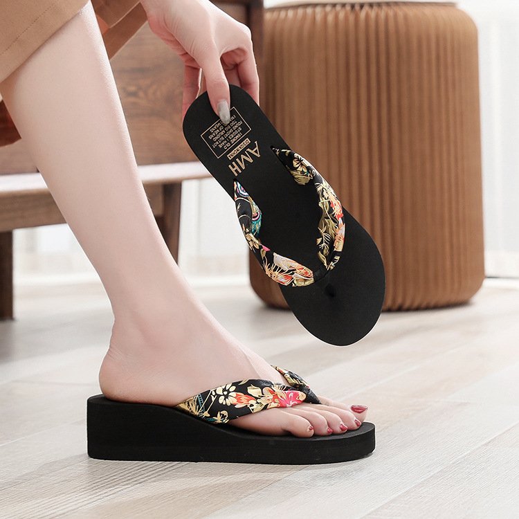 Women's High-heeled Platform Slippers Beach Non-slip Flip-flops Ladies And Students Sandals New Platform High-heeled Slippers