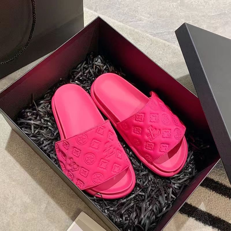 Ladies Slippers High Quality Light Weight Beach Flat Shoes Sandals 2024 Summer Luxury Designer Branded Slides Slippers For Women