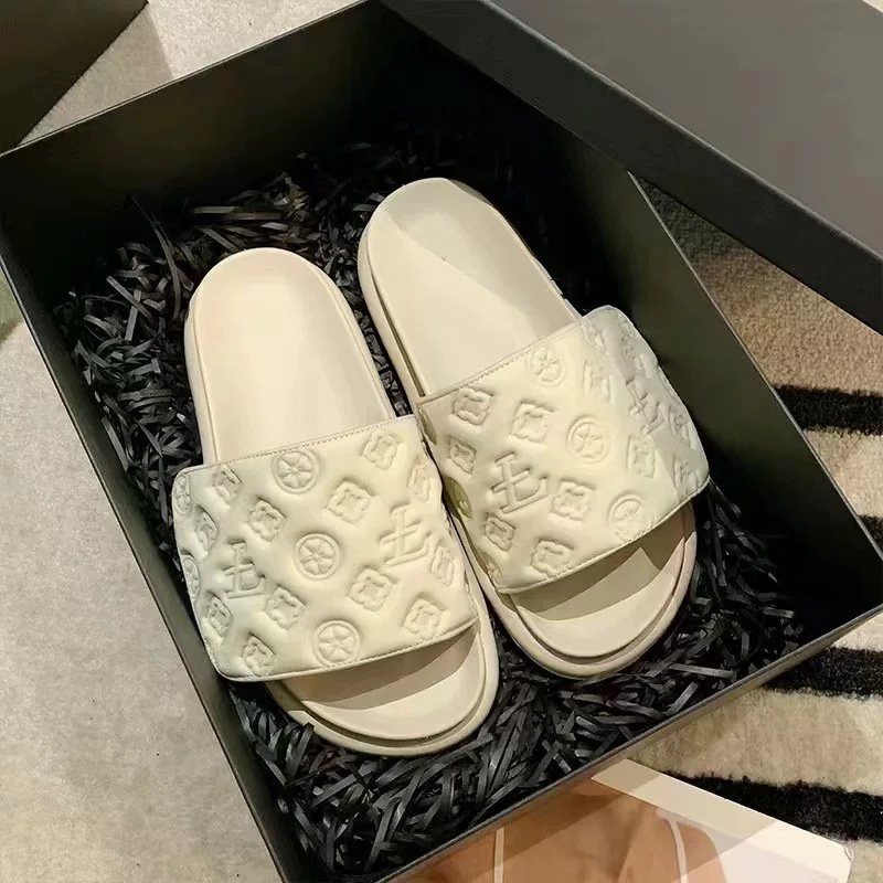 Ladies Slippers High Quality Light Weight Beach Flat Shoes Sandals 2024 Summer Luxury Designer Branded Slides Slippers For Women
