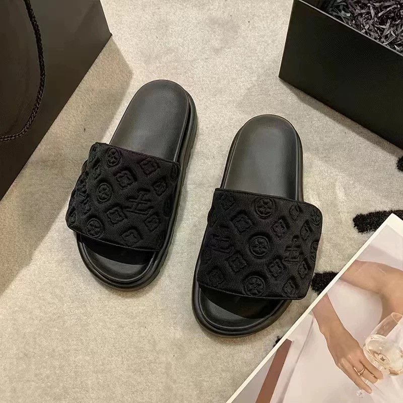 Ladies Slippers High Quality Light Weight Beach Flat Shoes Sandals 2024 Summer Luxury Designer Branded Slides Slippers For Women