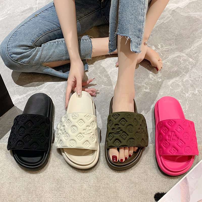 Ladies Slippers High Quality Light Weight Beach Flat Shoes Sandals 2024 Summer Luxury Designer Branded Slides Slippers For Women