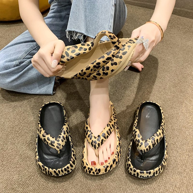 wholesale New style casual flat sandals Outdoor comfortable Leopard Print eva cloud Flip Flops slipper for womens
