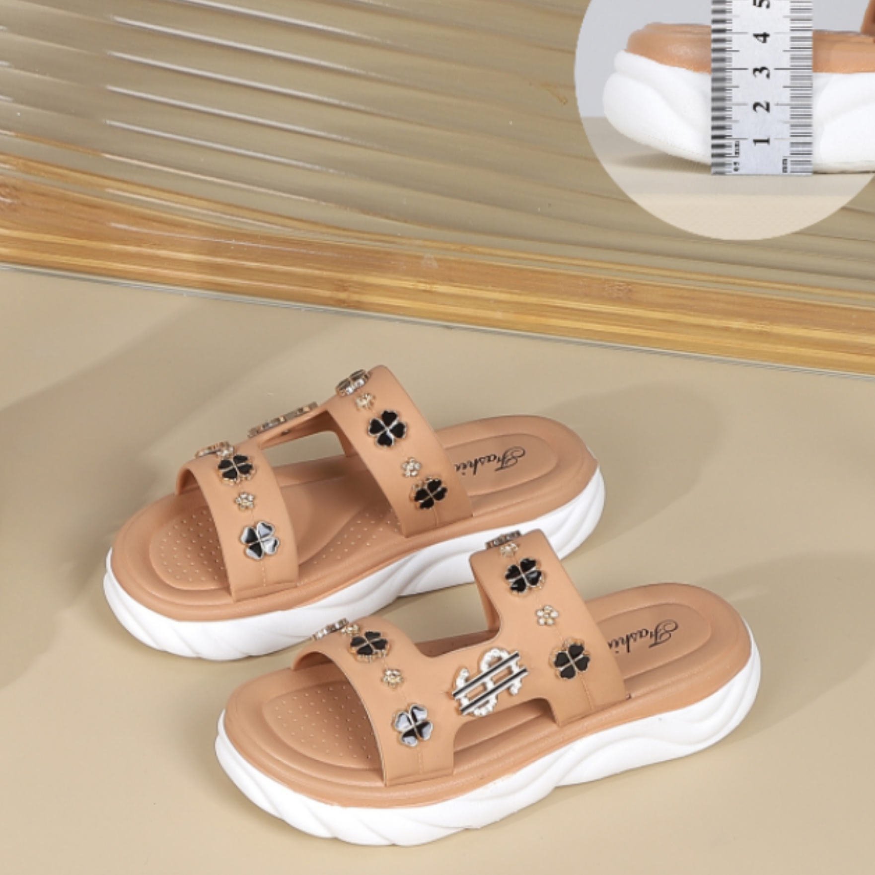 Women Summer Outdoor Slide Slippers Trendy Casual Open-Toe Sandals for Daily Wear