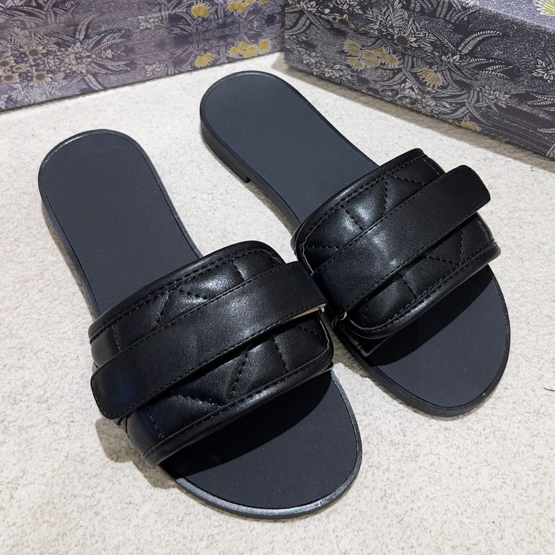 2024 Summer Women Low Heel Flats Designer Slide Slippers Hard-Wearing and Slip-Resistant Fashionable Luxury Beach Slippers