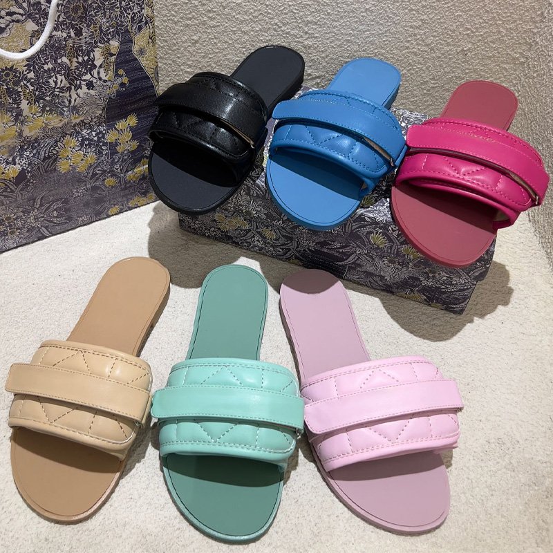 2024 Summer Women Low Heel Flats Designer Slide Slippers Hard-Wearing and Slip-Resistant Fashionable Luxury Beach Slippers