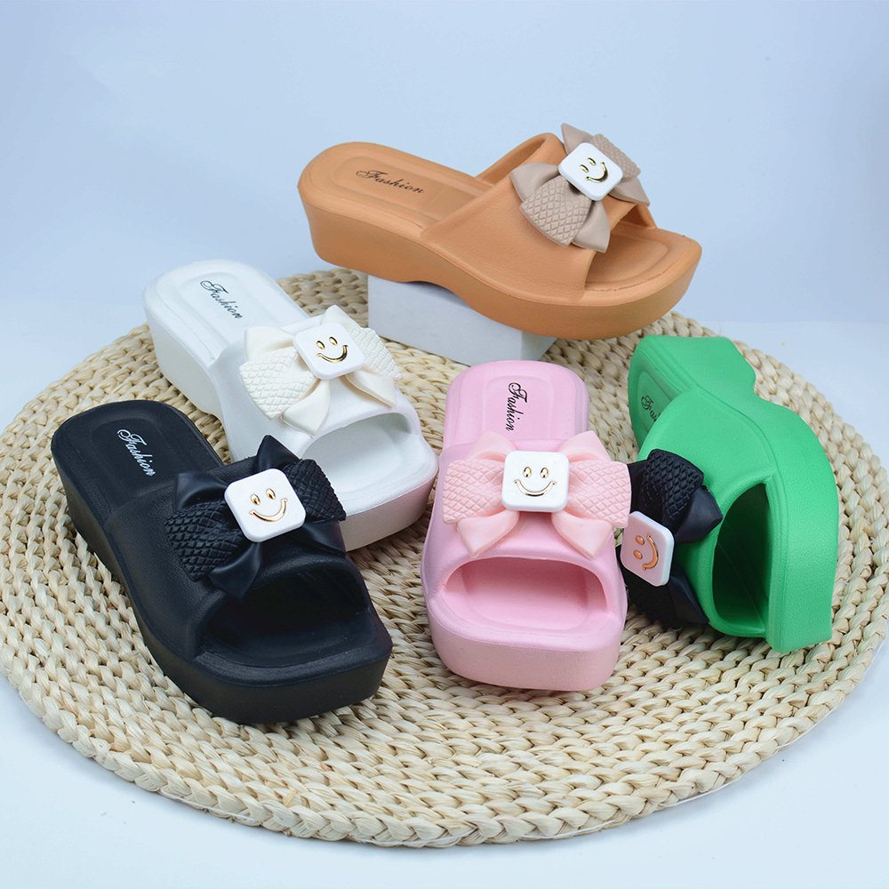 China Comfortable EVA Outdoor Slides Open Toe Slide Slippers with Anti-Slippery Feature Light Weight for Summer
