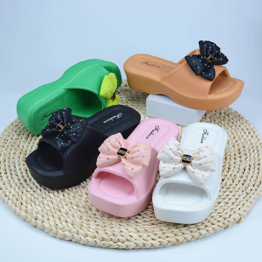 China Comfortable EVA Outdoor Slides Open Toe Slide Slippers with Anti-Slippery Feature Light Weight for Summer
