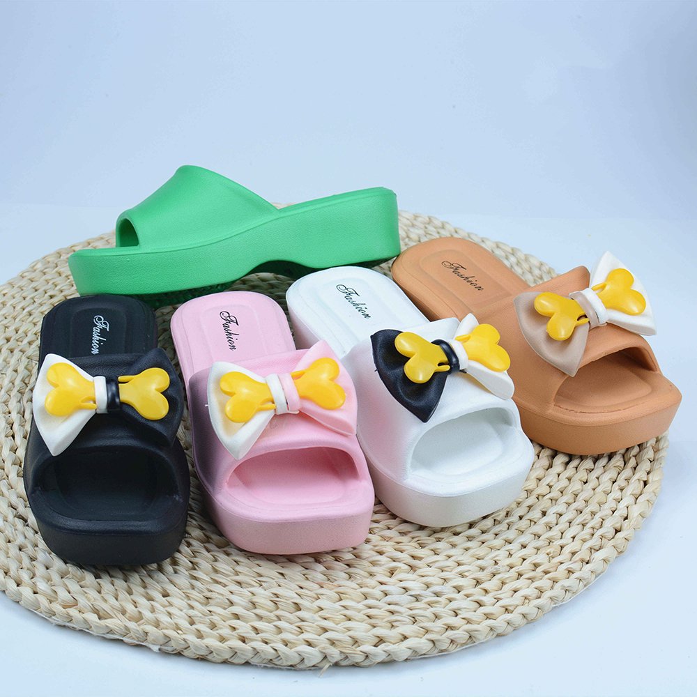 China Comfortable EVA Outdoor Slides Open Toe Slide Slippers with Anti-Slippery Feature Light Weight for Summer