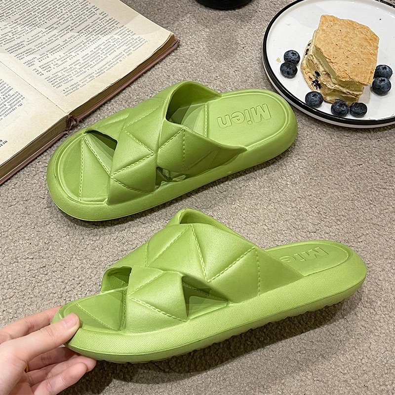 Wholesale girls slippers EVA bathroom and outdoor shoes women slipper antiskid home custom foam slides