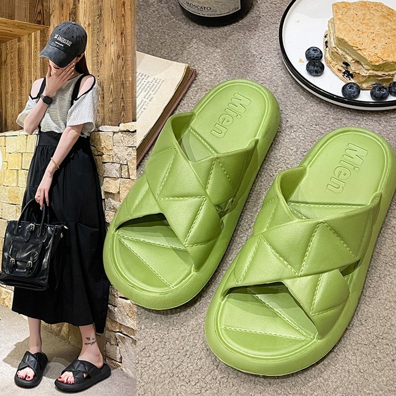 Wholesale girls slippers EVA bathroom and outdoor shoes women slipper antiskid home custom foam slides