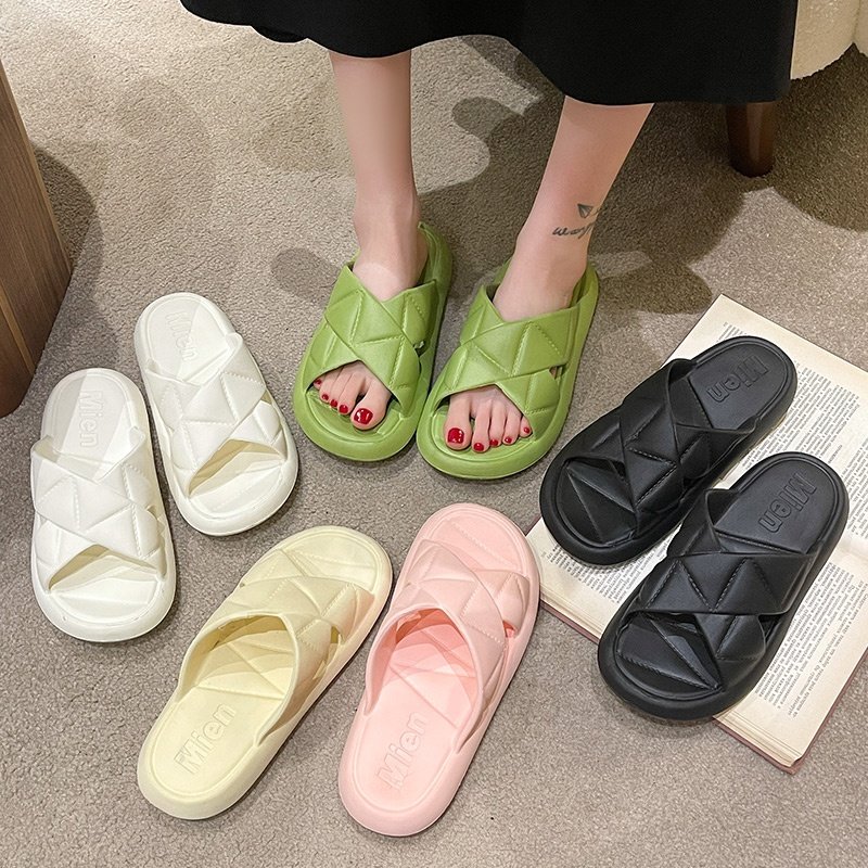 Wholesale girls slippers EVA bathroom and outdoor shoes women slipper antiskid home custom foam slides