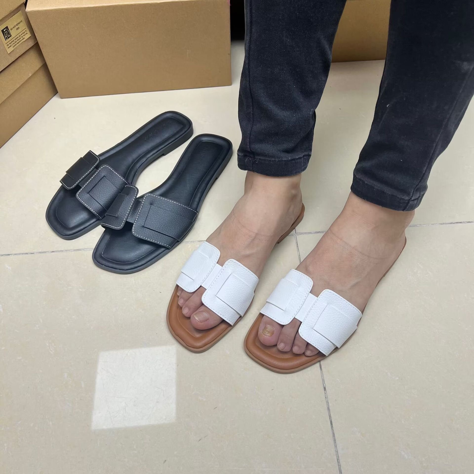 Hot Selling Open Toe Flat Sandals Square Toe Outdoor Beach Slippers Lightweight PVC EVA Causal Slides Slippers For Women