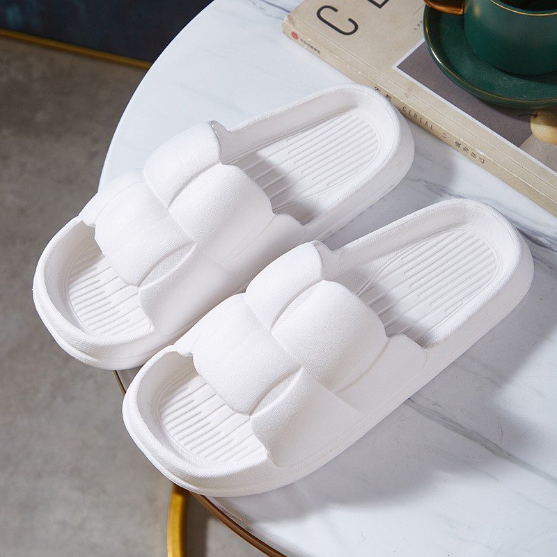 EVA Step on Shit Sense Cloud Slippers Wholesale Female Home Bathroom Bath Non-slip Men Drain Slipper 2023 Summer HOT Home Slides