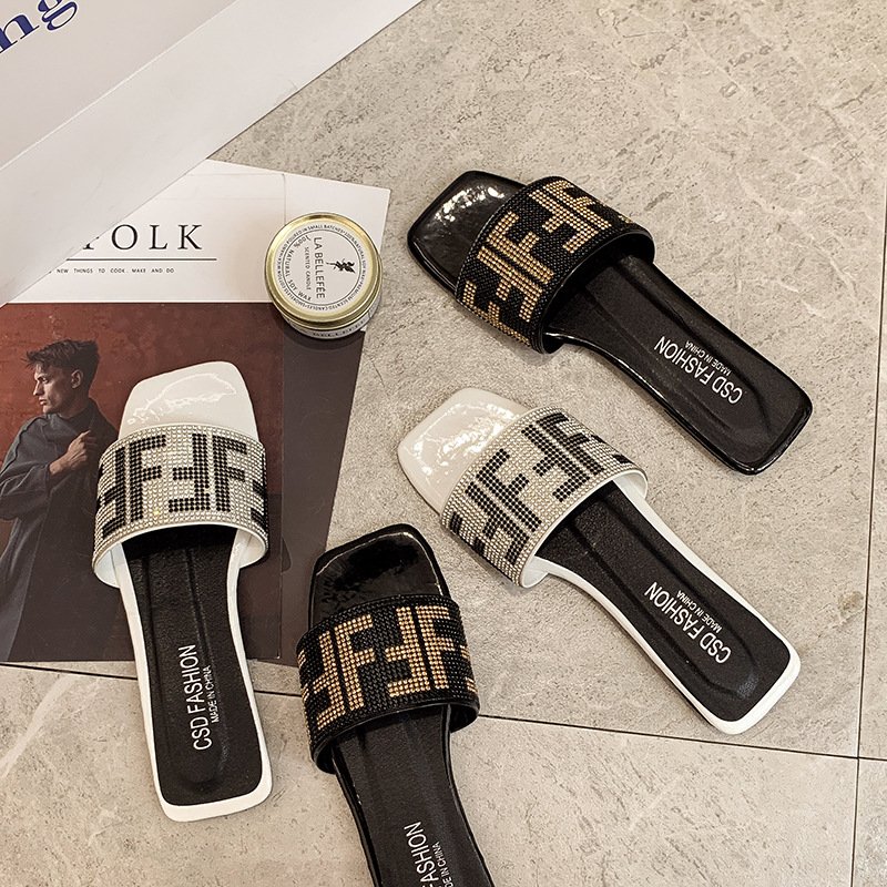 2024 New Ladies Flat Slippers Famale Summer Fashion Sandals Slippers Outdoor Women Slides Slippers