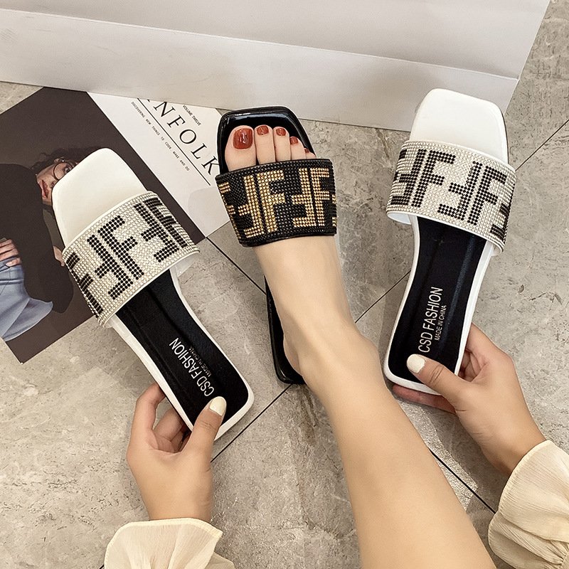 2024 New Ladies Flat Slippers Famale Summer Fashion Sandals Slippers Outdoor Women Slides Slippers