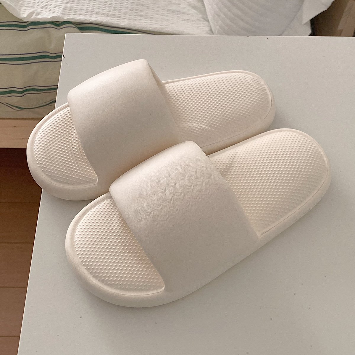 Summer Outdoor New Creative Soft Sticky Slippers for Women Simple Solid Color Comfortable Casual Home Cool Slippers 2024