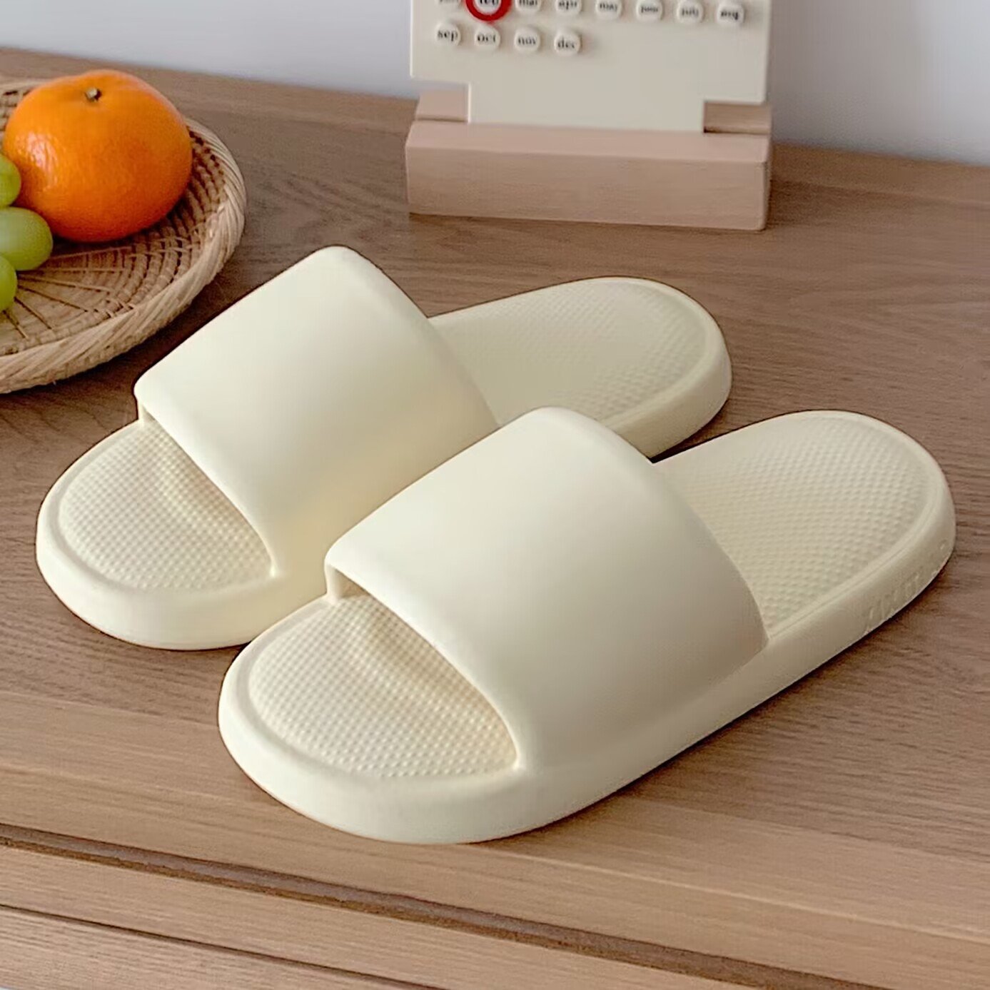 Summer Outdoor New Creative Soft Sticky Slippers for Women Simple Solid Color Comfortable Casual Home Cool Slippers 2024