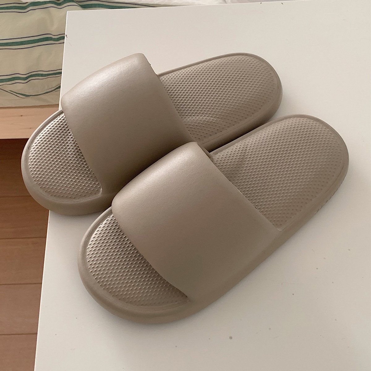 Summer Outdoor New Creative Soft Sticky Slippers for Women Simple Solid Color Comfortable Casual Home Cool Slippers 2024