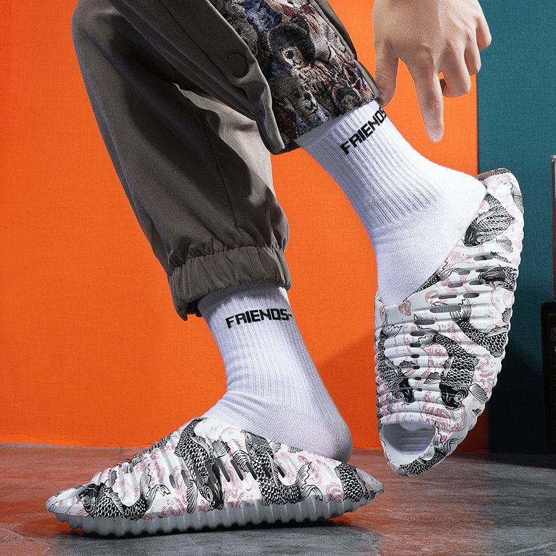 2025 New Summer Men's Thick Sole Trend Slippers EVA Ultra Light Soft Sole Beach Sandals Fashion Outdoor Anti Slip Footwear Man