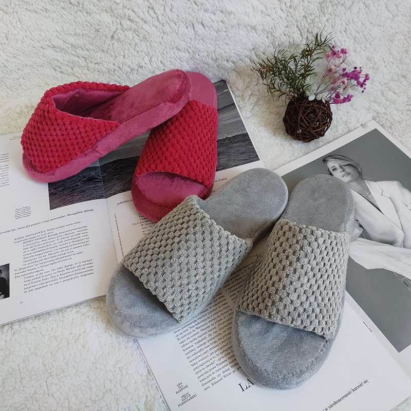 Cheap Wholesale Women Open Toe Breathable Slippers Flat Casual Indoor House Slides Slippers For Bedroom