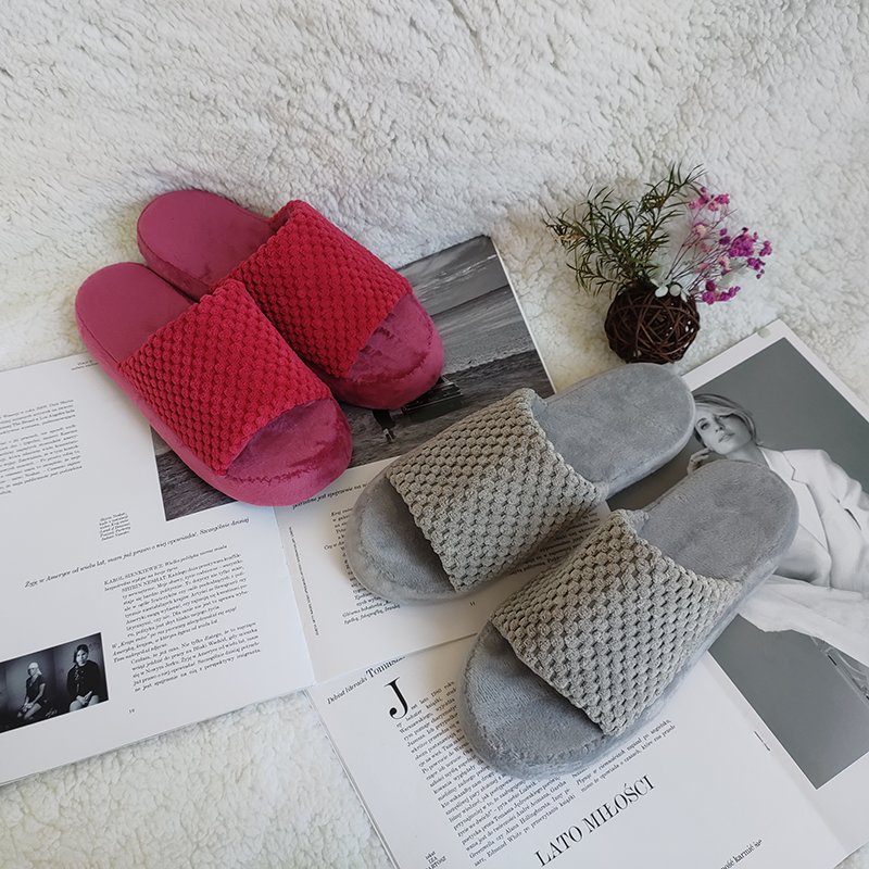 Cheap Wholesale Women Open Toe Breathable Slippers Flat Casual Indoor House Slides Slippers For Bedroom