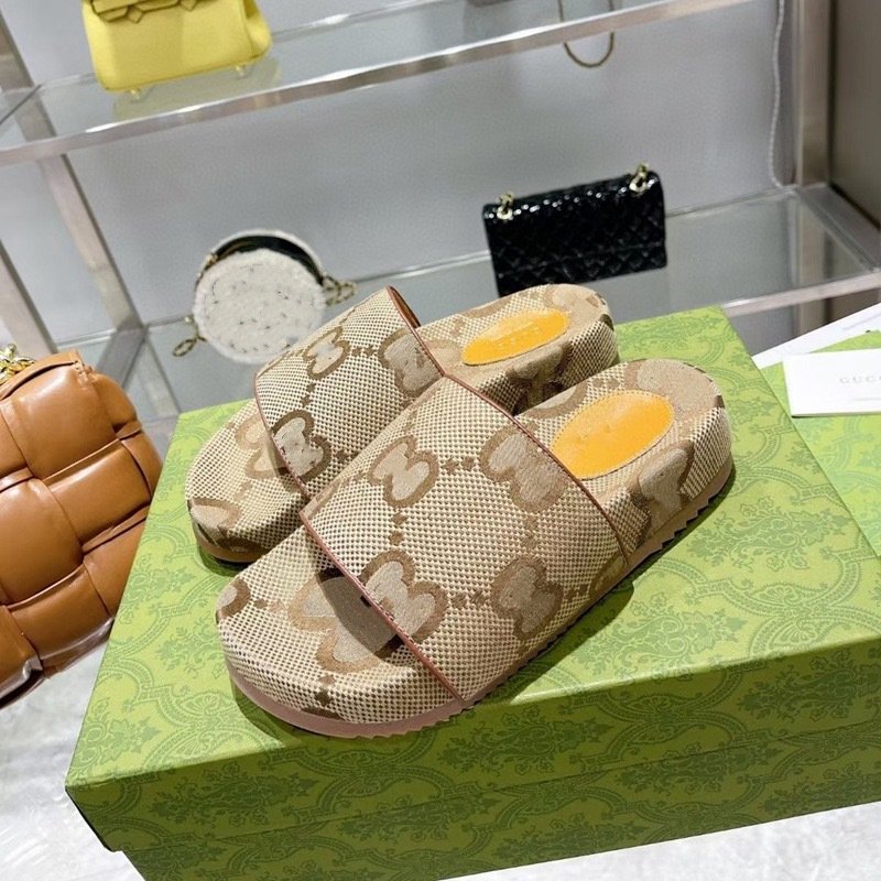 2024 Men's Slippers Outdoor Summer Rubber Rubber Soft Sole Flat Sandals Slippers Men Home Slippers Shoes