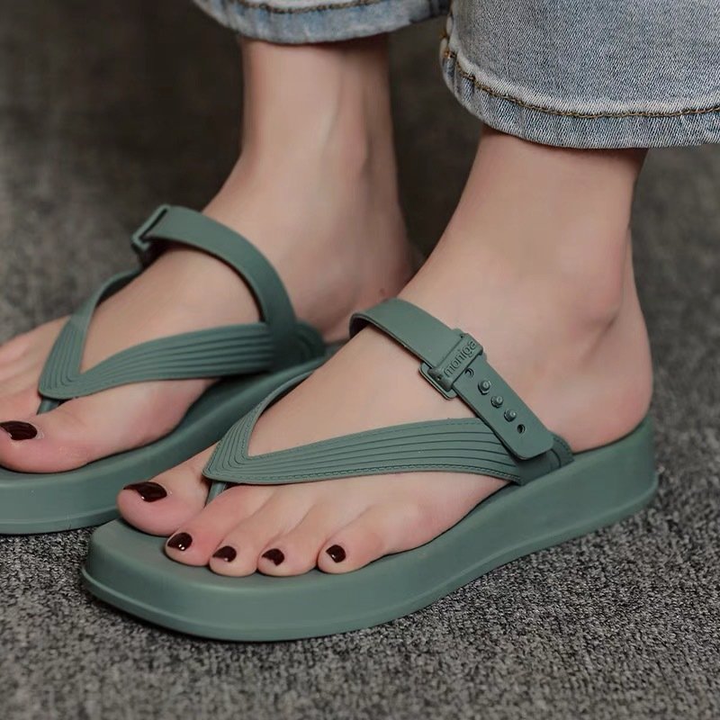 2023 New fashion female cool summer beach slippers PVC thick bottom breathable wear-resisting colorful flip-flops