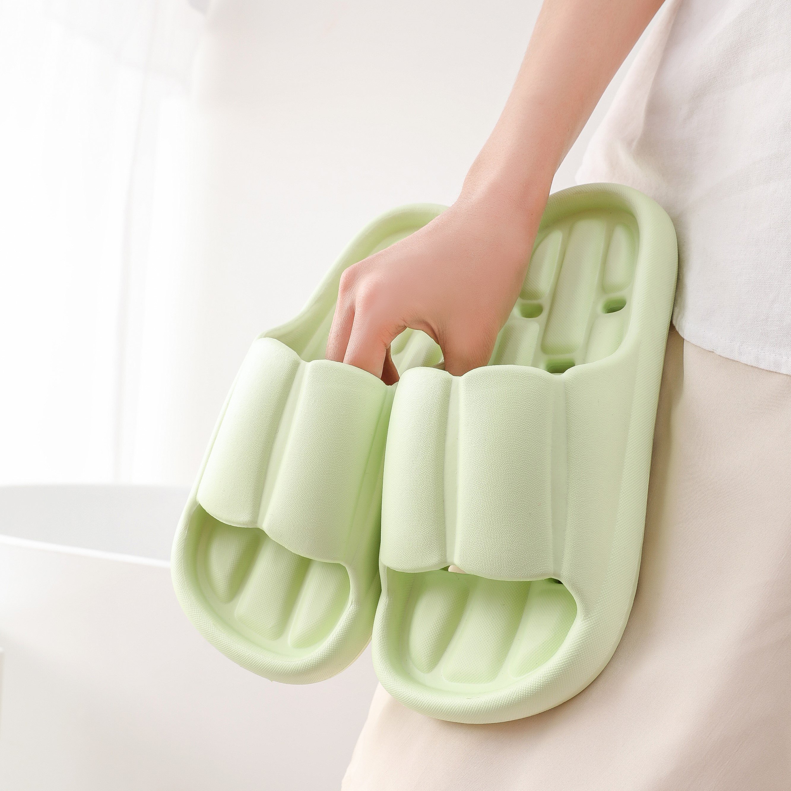 Bath slippers wholesale all EVA material unisex with 8 colors House Slides Pure Color Indoor cloud slipper