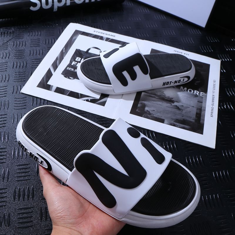 New slippers for men summer fashion outdoor beach slides slipper non-slip Soft sole slipper wholesales