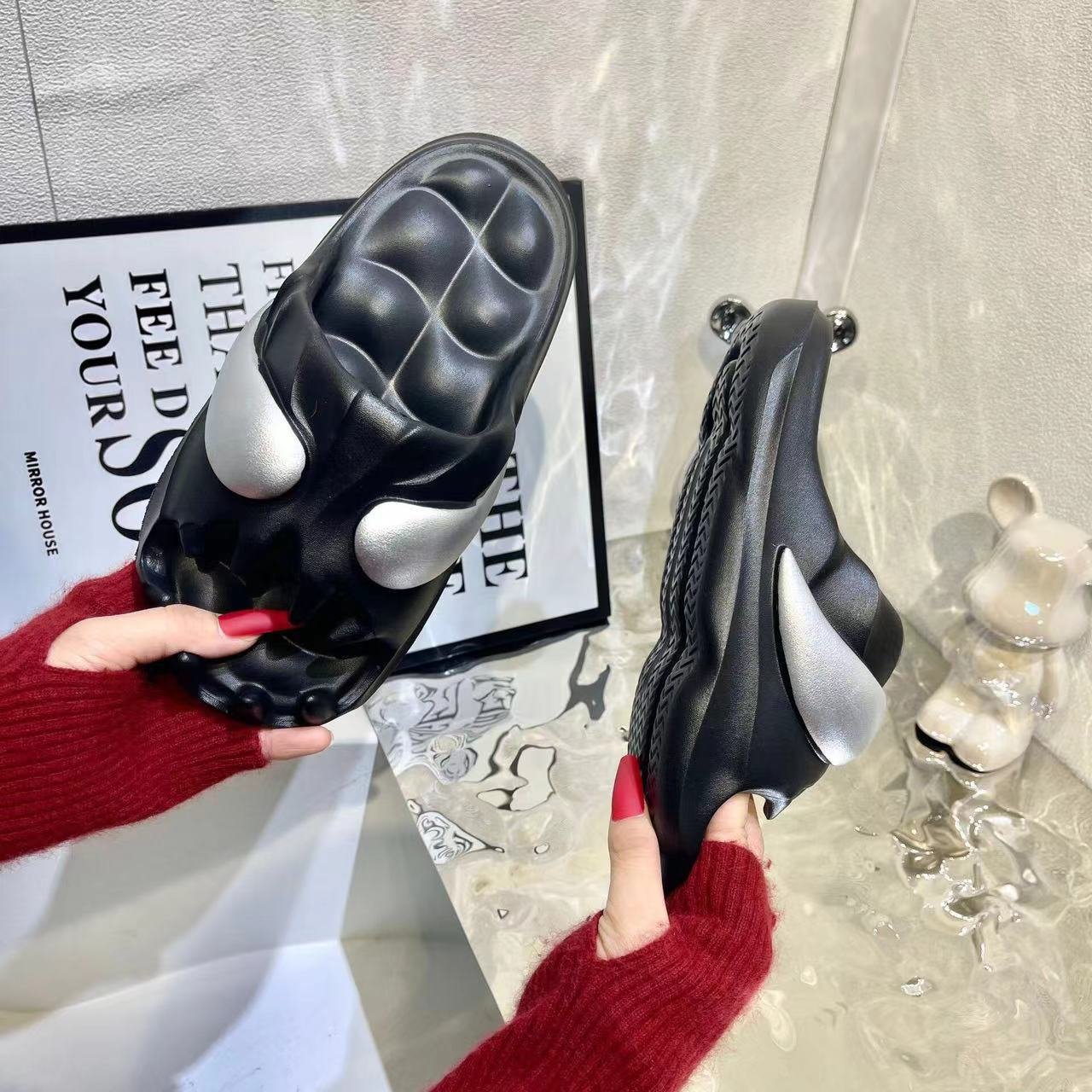 Hot selling products 2024 woman men summer slippers slides slippers Skull Slides House Shoes Venom Slippers