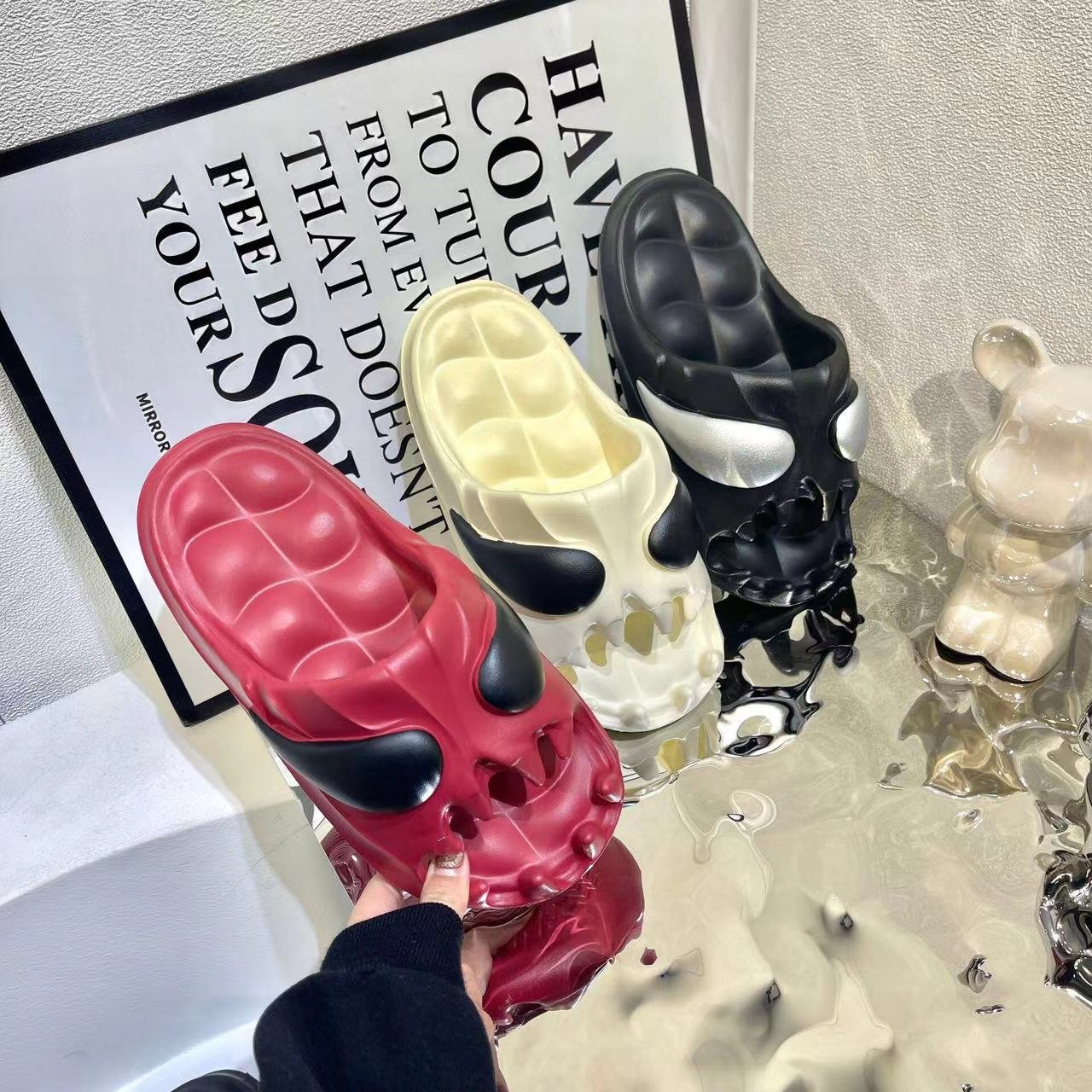 Hot selling products 2024 woman men summer slippers slides slippers Skull Slides House Shoes Venom Slippers