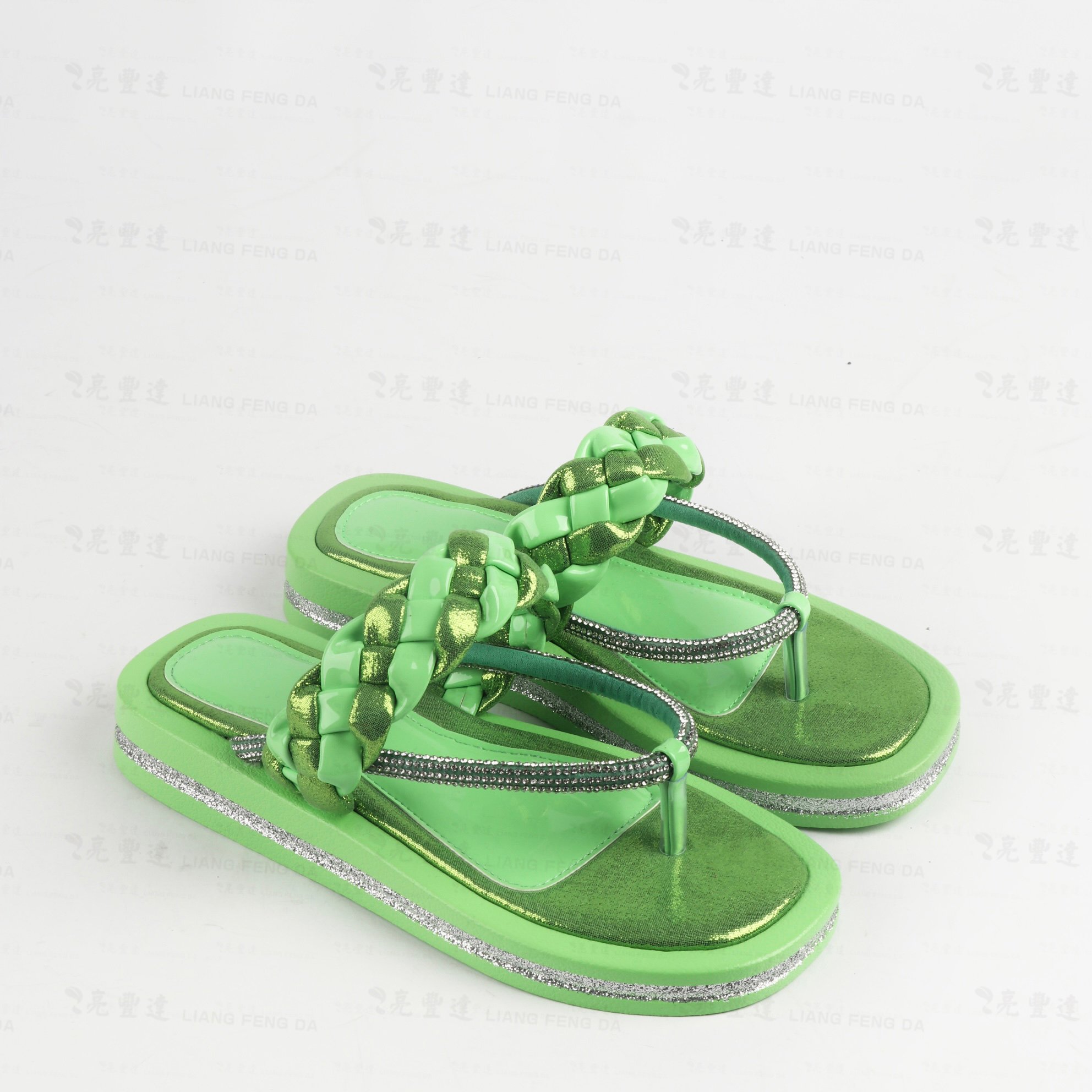 designer sandals Summer New Design Women's Slide Flip-flops Outside Beach Casual Slippers Shoes For Girl Flats Flip Flops Ladies Luxury Shoes heel protection