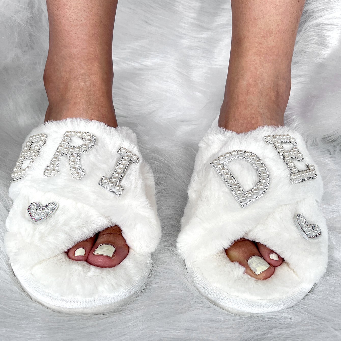 Customized Logo Pearl Patch Warm Plush Memory Foam Home Slides Cozy Fluffy Fur Wedding Slippers for Bride Bridesmaid women lady